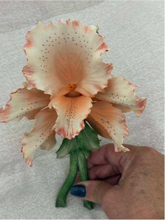 Capodimonte Other - CAPODIMONTE FLAT ORANGE WHITE LILLY, VINTAGE - small repair